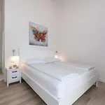 Luxury Villa Near Sibenik With Heated Pool, Jacuzzi & Sauna *