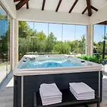 וילה Luxury Villa Near Sibenik With Heated Pool, Jacuzzi & Sauna