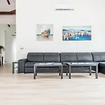 וילה Luxury Villa Near Sibenik With Heated Pool, Jacuzzi & Sauna שיבניק