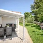 Luxury Villa Near Sibenik With Heated Pool, Jacuzzi & Sauna שיבניק