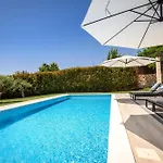 Luxury Villa Near Sibenik With Heated Pool, Jacuzzi & Sauna וילה שיבניק