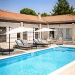 Luxury Villa Near Sibenik With Heated Pool, Jacuzzi & Sauna שיבניק