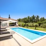 וילה Luxury Villa Near Sibenik With Heated Pool, Jacuzzi & Sauna