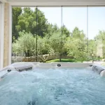 Luxury Villa Near Sibenik With Heated Pool, Jacuzzi & Sauna וילה *