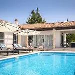 וילה Luxury Villa Near Sibenik With Heated Pool, Jacuzzi & Sauna *