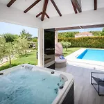 Luxury Villa Near Sibenik With Heated Pool, Jacuzzi & Sauna *