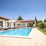 וילה Luxury Villa Near Sibenik With Heated Pool, Jacuzzi & Sauna