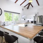 Luxury Villa Near Sibenik With Heated Pool, Jacuzzi & Sauna וילה שיבניק