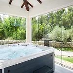 Luxury Villa Near Sibenik With Heated Pool, Jacuzzi & Sauna שיבניק