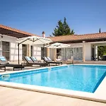Luxury Villa Near Sibenik With Heated Pool, Jacuzzi & Sauna * שיבניק