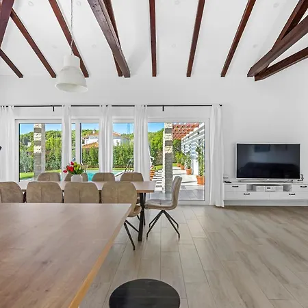 Luxury Near With Heated Pool, Jacuzzi & Sauna Villa *