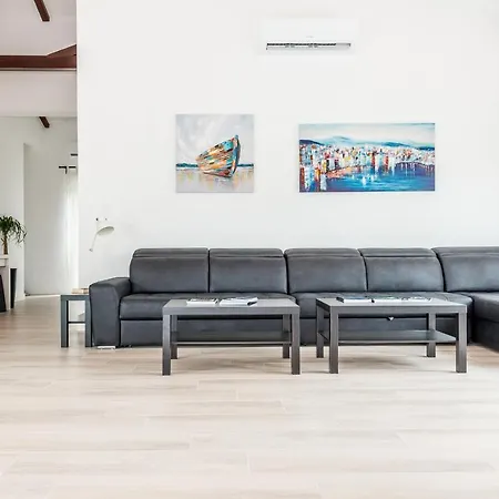 Villa Luxury Near With Heated Pool, Jacuzzi & Sauna Sibenik