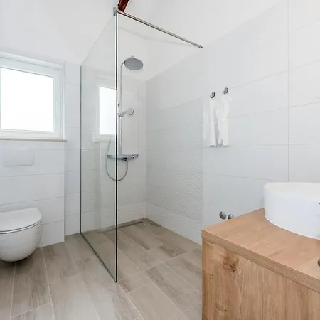 Luxury Near With Heated Pool, Jacuzzi & Sauna * Šibenik