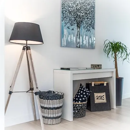 Stella - Heated Pool, Jacuzzi & Sauna וילה