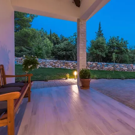 Villa Stella - Heated Pool, Jacuzzi & Sauna *