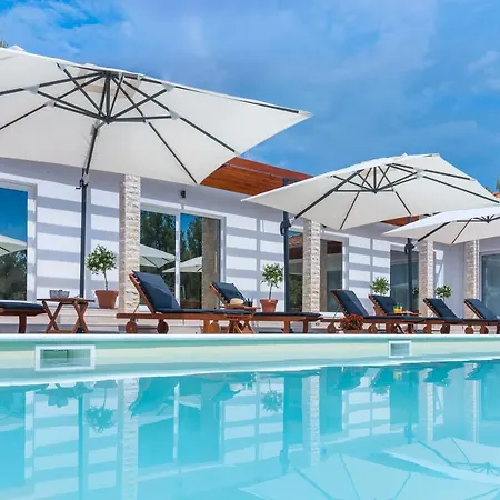 Stella - Heated Pool, Jacuzzi & Sauna Villa Šibenik