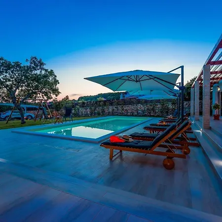 Stella - Heated Pool, Jacuzzi & Sauna Villa Šibenik