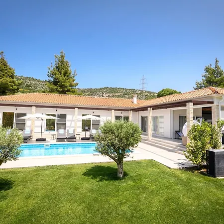 Luxury Villa Near Sibenik With Heated Pool, Jacuzzi & Sauna