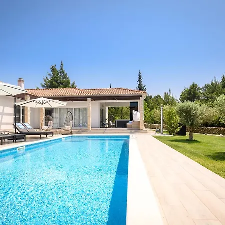 וילה Luxury Villa Near Sibenik With Heated Pool, Jacuzzi & Sauna
