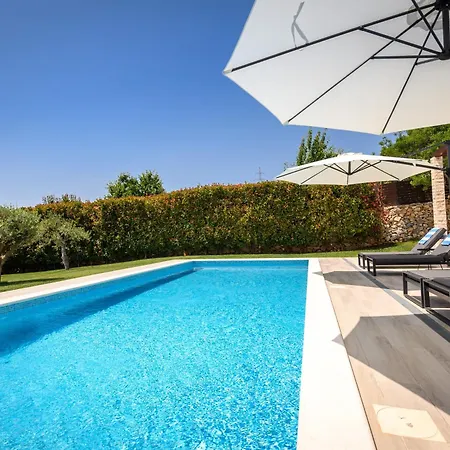 Stella - Heated Pool, Jacuzzi & Sauna Villa Šibenik