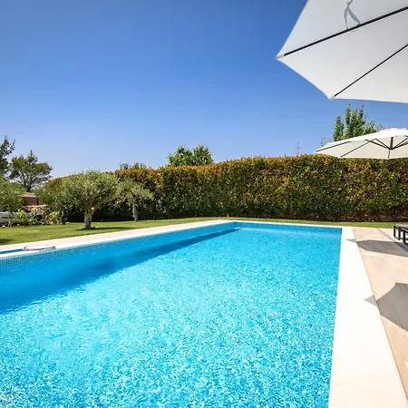 Villa Luxury Near With Heated Pool, Jacuzzi & Sauna