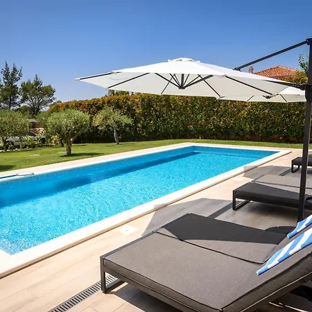 Villa Luxury Near With Heated Pool, Jacuzzi & Sauna Sibenik