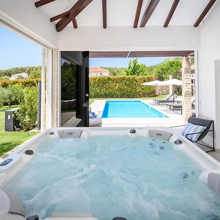 Luxury Near With Heated Pool, Jacuzzi & Sauna * Šibenik