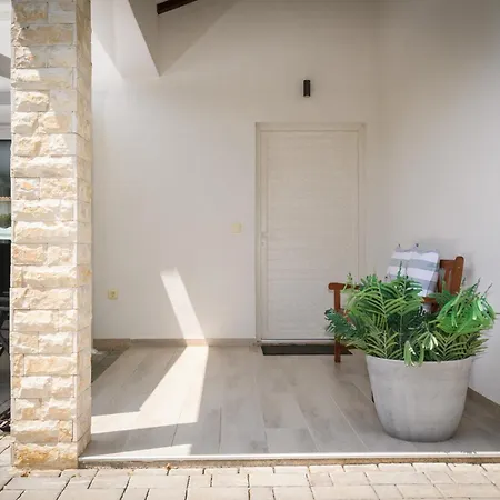 Luxury Near With Heated Pool, Jacuzzi & Sauna Villa *