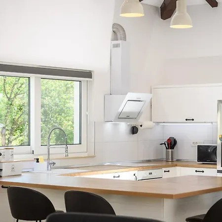 Stella - Heated Pool, Jacuzzi & Sauna