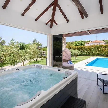 וילה Stella - Heated Pool, Jacuzzi & Sauna