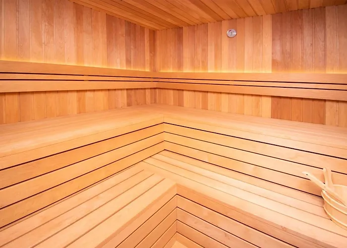 Stella - Heated Pool, Jacuzzi & Sauna Villa *