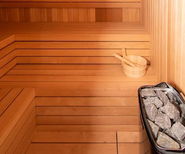 Villa Stella - Heated Pool, Jacuzzi & Sauna *