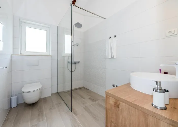 Stella - Heated Pool, Jacuzzi & Sauna * Sibenik