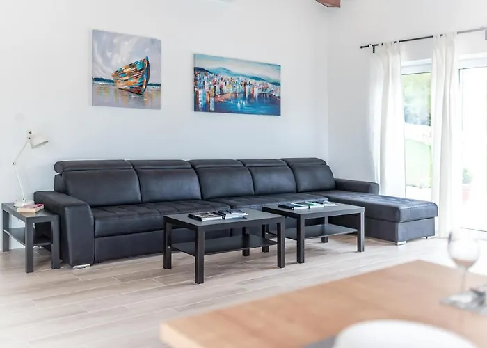 Villa Stella - Heated Pool, Jacuzzi & Sauna *