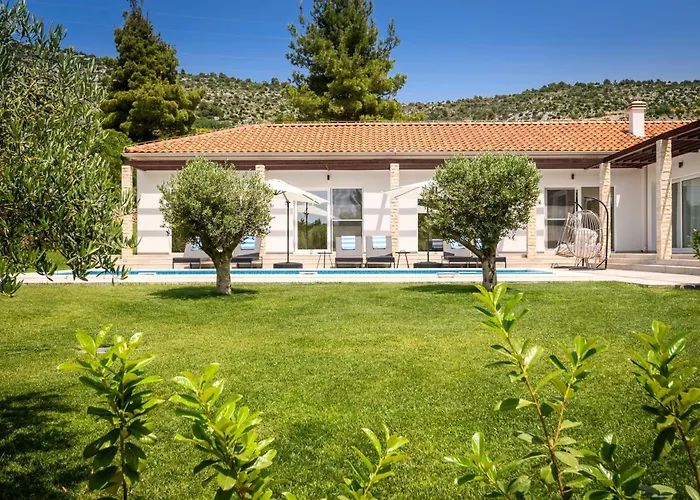 Villa Stella - Heated Pool, Jacuzzi & Sauna Šibenik