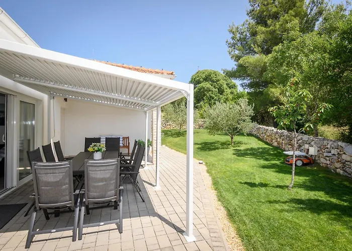 Stella - Heated Pool, Jacuzzi & Sauna Sibenik