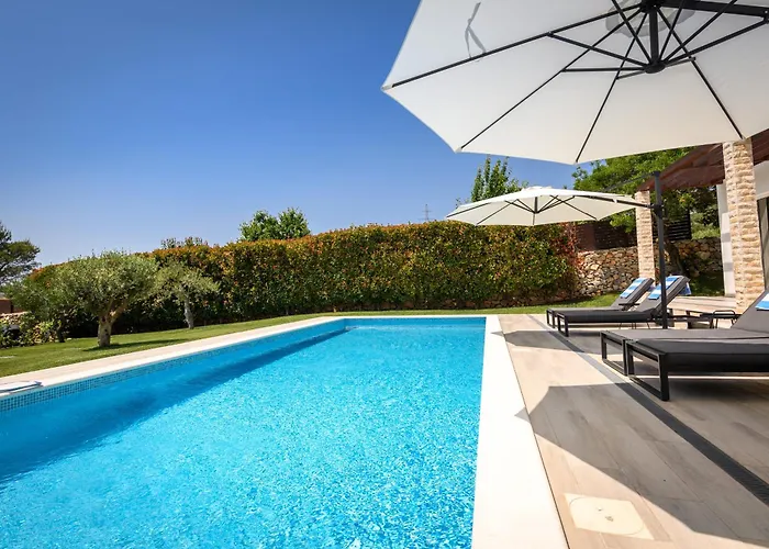 Stella - Heated Pool, Jacuzzi & Sauna Villa Šibenik