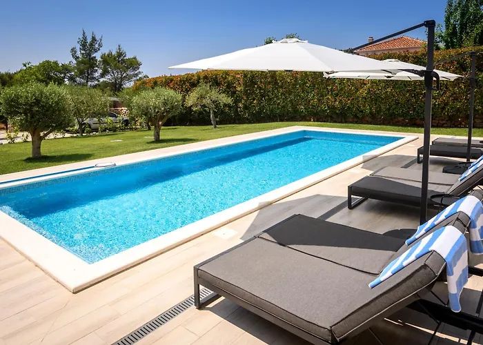 Stella - Heated Pool, Jacuzzi & Sauna Villa Sibenik