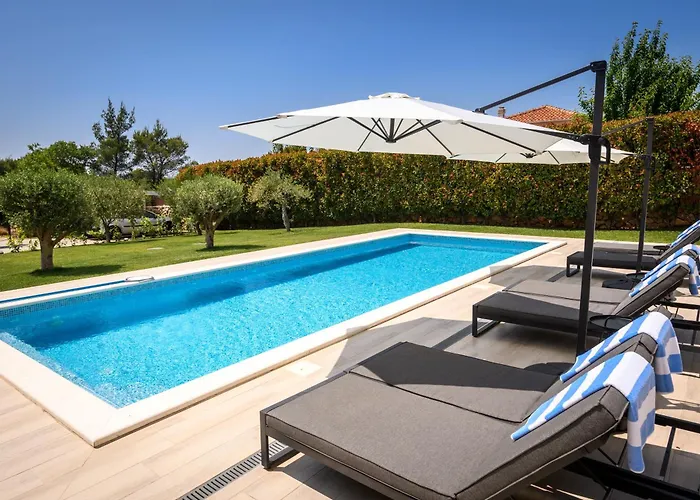 Villa Stella - Heated Pool, Jacuzzi & Sauna Sibenik