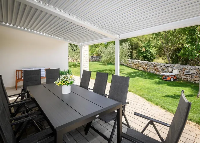 Stella - Heated Pool, Jacuzzi & Sauna Šibenik