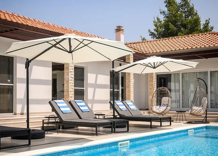 Stella - Heated Pool, Jacuzzi & Sauna * Šibenik