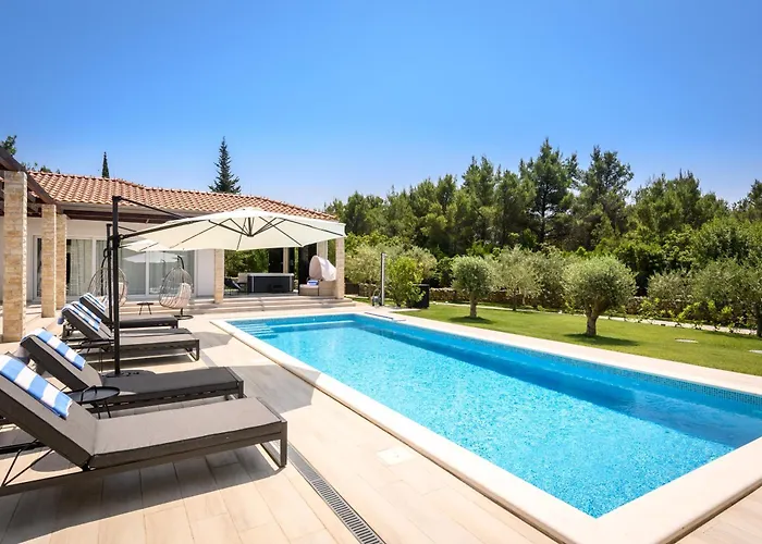 Stella - Heated Pool, Jacuzzi & Sauna Villa Šibenik