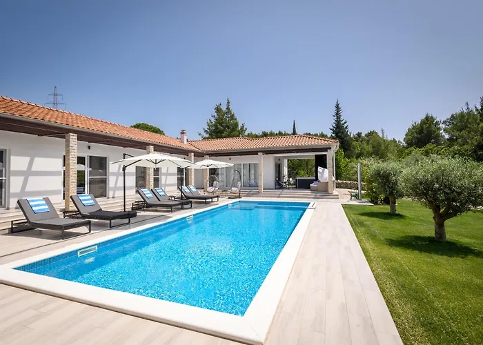 Villa Stella - Heated Pool, Jacuzzi & Sauna Šibenik