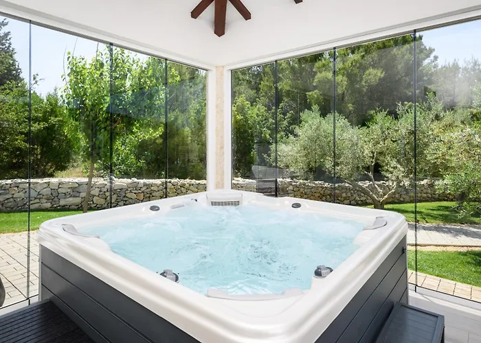 Stella - Heated Pool, Jacuzzi & Sauna Sibenik