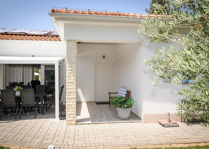 Villa Stella - Heated Pool, Jacuzzi & Sauna Šibenik