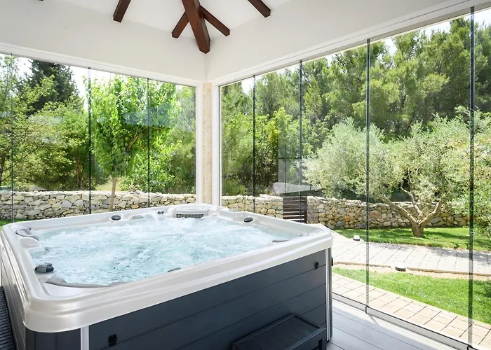 Stella - Heated Pool, Jacuzzi & Sauna Sibenik