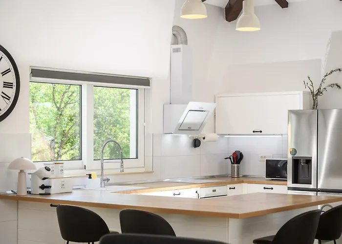 Stella - Heated Pool, Jacuzzi & Sauna