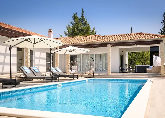 Stella - Heated Pool, Jacuzzi & Sauna Villa Sibenik