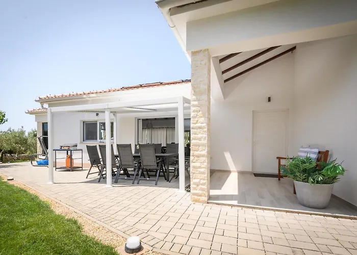 Villa Stella - Heated Pool, Jacuzzi & Sauna Šibenik